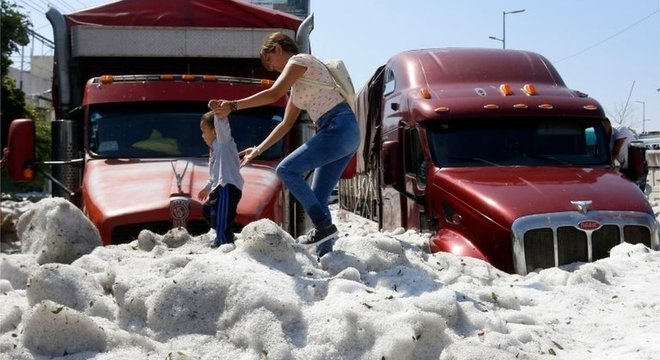 Cenário após chuva de granizo em Guadalajara, no México, em 1 de julho de 2019