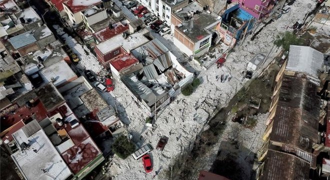 Cenário após chuva de granizo em Guadalajara, no México, em 1 de julho de 2019