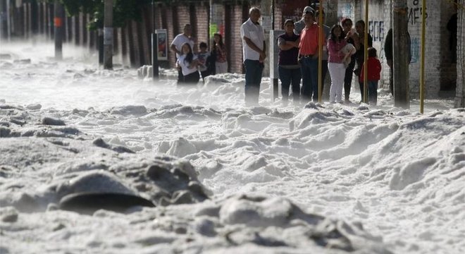 Cenário após chuva de granizo em Guadalajara, no México, em 1 de julho de 2019