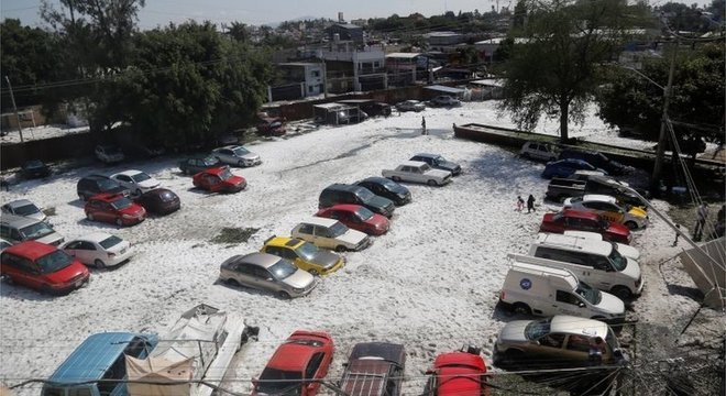 Cenário após chuva de granizo em Guadalajara, no México, em 1 de julho de 2019