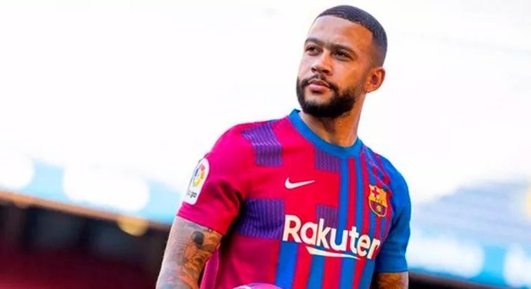 Centroavante: Depay (Barcelona) - 45 milhões de euros (R$ 291 milhões) / Benzema (Real Madrid) - 25 milhões de euros (R$ 161,7 milhões)