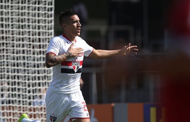 Centurión - O ponta esquerda jogou no São Paulo entre 2015 e 2016. Envolvido em muitas polêmicas, fez 81 jogos e oito gols pelo clube.