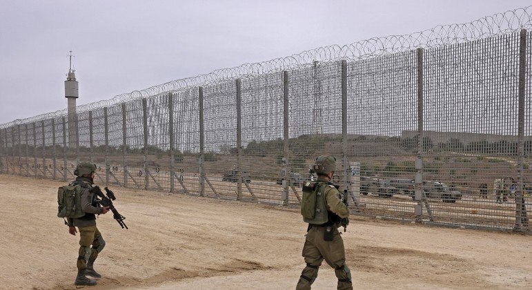 Israel conclui construção de cerca na fronteira com a Faixa de Gaza -  Notícias - R7 Internacional