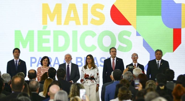 Presidente Lula na cerimônia de anúncio do novo Mais Médicos, no Palácio do Planalto