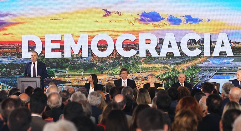 Cerimônia em alusão aos atos extremistas de 8 de Janeiro