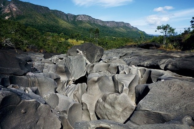 A iniciativa procura aproximar o público desse universo, composto de animais como onças, botos, lobos-guará, tamanduás, ariranhas e araras (na foto, o Vale da Lua, no cerrado)