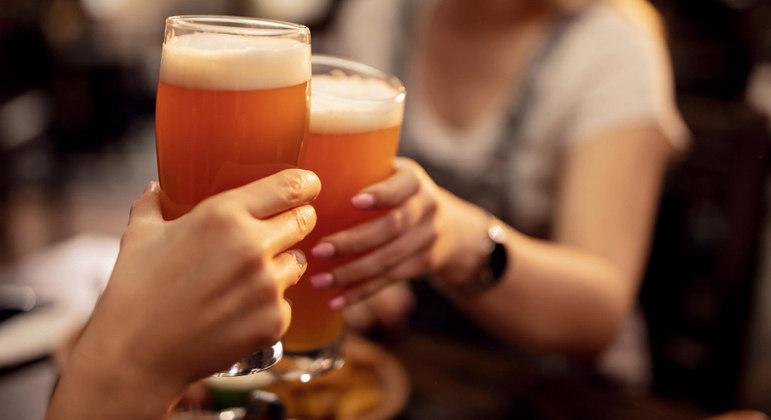 Estudo chama atenção para efeitos mais prejudiciais do álcool em mulheres