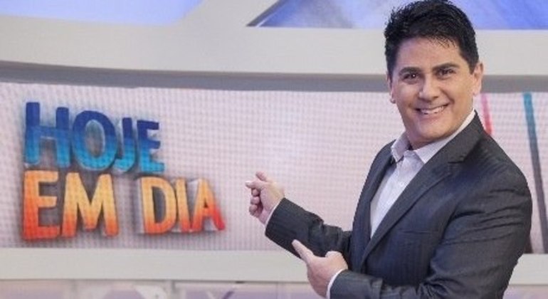 César Filho, um dos apresentadores do "Hoje em Dia", com audiência consolidada