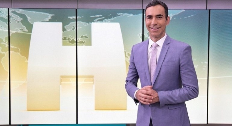 César Tralli no estúdio do 'Jornal Hoje', da TV Globo-SP