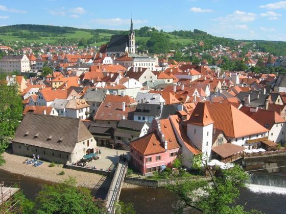 Cesky Krumlov (República Tcheca) - As arquiteturas gótica, renascentista e barroca se destacam no cenário da cidade medieval, a 170 km da capital Praga. Não foi bombardeada na II Guerra Mundial. Por isso, tem uma das paisagens urbanas mais preservadas da Idade Média.