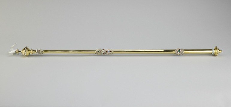 Criado&nbsp;para&nbsp;a&nbsp;coroa&ccedil;&atilde;o&nbsp;de Charles 2&ordm; em 1661, o Cetro da Pomba &eacute; feito de ouro e &eacute; decorado com uma pomba de asas estendidas. O cetro tem 1,1 metro de comprimento e pesa 1,1 quilo