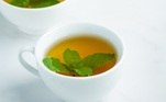 Erva-cidreiraTambém conhecida como melissa, essa planta tem propriedades calmantes e relaxantes. O chá pode ajudar a reduzir a ansiedade e aliviar o estresse. Ele também pode promover um sono tranquilo e melhorar a qualidade do sono