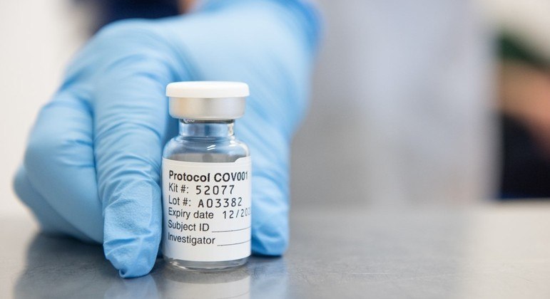 Vacina da Universidade de Oxford é principal aposta do governo federal no combate à covid-19 