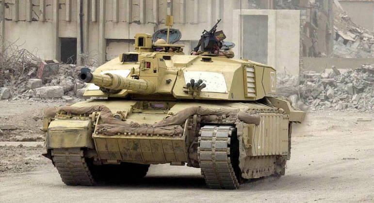 O Reino Unido. que já prometeu 14 tanques Challenger 2 à Ucrânia, comemorou a decisão alemã de envio dos Leopard. O primeiro-ministro britânico, Rishi Sunak, parabenizou a decisão do governo de Berlim: 