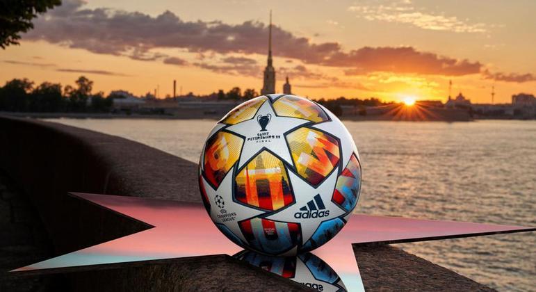 Revelada pela UEFA. a bola oficial da próxima etapa da Champions League