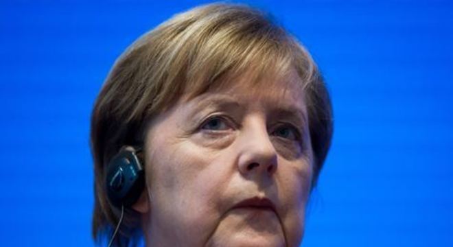 Chanceler da Alemanha segue as primeiras recomendações de quarentena