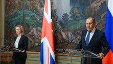 Chanceleres da Rússia e do Reino Unido trocam farpas após encontro