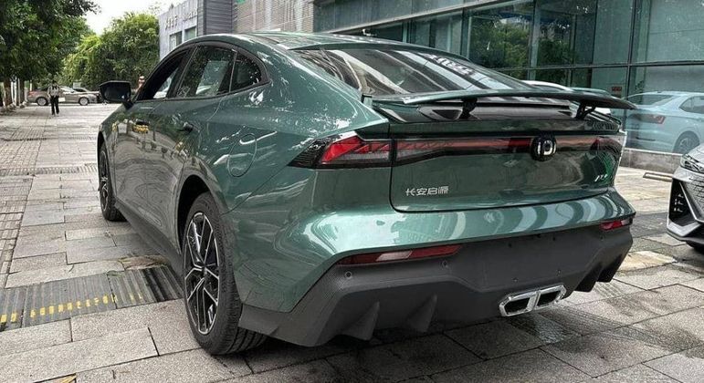 Changan Qiyuan A 06 com traseiro ao estilo fastback