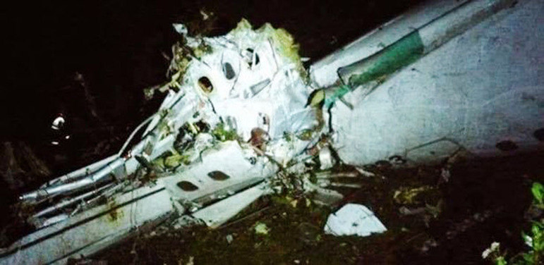 Chapecoense - 19 jogadores do time catarinense morreram na queda de um avião na Colômbia. Outras 52 pessoas morreram, entre tripulantes, membros da delegação e jornalistas. 