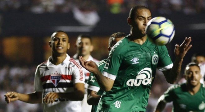 Chapecoense (Por Alê Guariglia - superraiox@lancenet.com.br): Apesar de levar um gol logo nos primeiros minutos de partida, a Chapecoense não mostrou desespero e colocou a bol