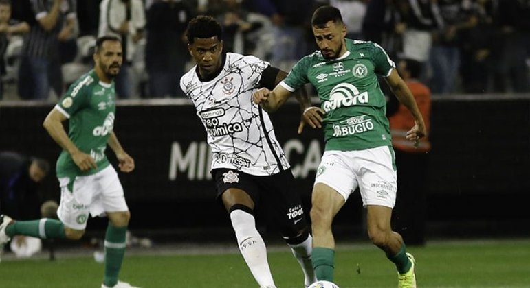 Chapecoense - Sobe: Parou o ataque corinthiano em boa parte do jogo e não deu chances de finalização para o Timão. / Desce: Podia ter aproveitado melhor os contra-ataques e matado o jogo.