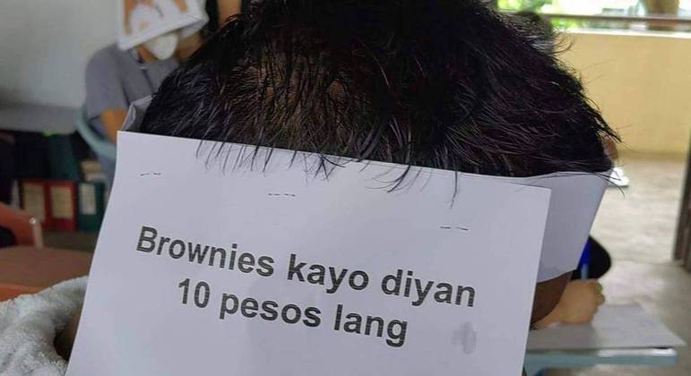 Não demorou para que a ideia se espalhasse e virasse moda entre estudantes universitários e de escolas das Filipinas