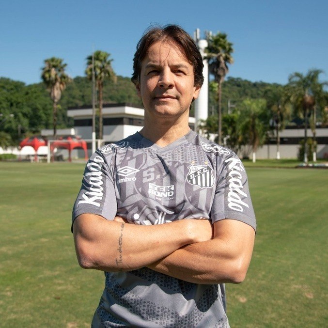 Charles Costa, do Santos e da Seleção Brasileira: função estratégica no futebol