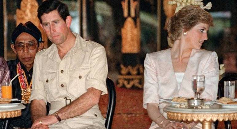 Charles e Diana se separaram em 1992, mas oficialização saiu apenas em 1996