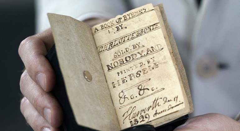 Livro de poemas escrito por Charlotte Brontë foi vendido por R$ 6 milhões