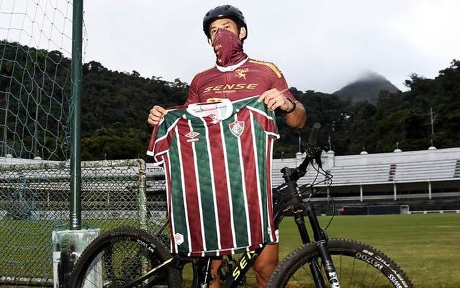 CHEGADA DE BICICLETA: Após quatro anos fora, em junho de 2020, Fred voltou ao Tricolor e em grande estilo. De bicicleta, o atacante foi até as Laranjeiras para assinar contrato até 21 de julho de 2022, data do aniversário do Fluminense.