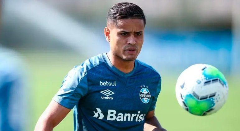 Chegou na troca com o São Paulo, que recebeu o atacante Luciano. Na época, muitos consideraram um bom negócio para o Grêmio, mas ele não conseguiu se firmar no time e praticamente não foi aproveitado.