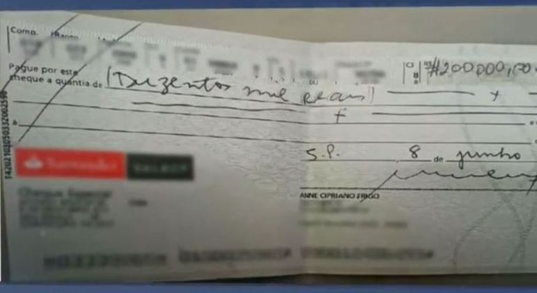 Cheque de R$ 200 mil assinado por Anne