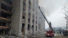 Cidade ucraniana de Chernihiv é alvo de bombardeio apesar de promessas russas