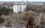 A Ucrânia recorda nesta segunda-feira (26) o pior acidentenuclear da história, ocorrido em Chernobyl há 35 anos, que contaminou boa parteda Europa, mas cuja fábrica atrai atualmente turistas de todo o mundo e quebusca sua inscrição como patrimônio da Unesco