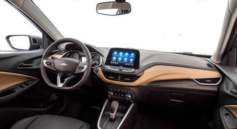 Comparativo: Chevrolet Onix Plus Premier 2024 e Volkswagen Virtus Highline  2024; qual é melhor? 