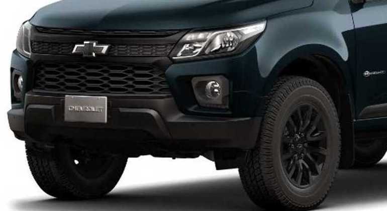 Modelo ganhou detalhes em preto na grade, gravatinha da Chevrolet e rodas