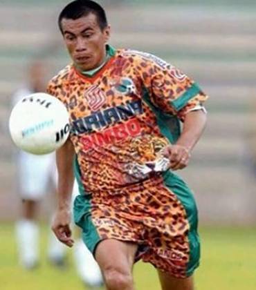 Chiapas - México - Os  jogadores se vestiram de jaguar para disputar a temporada 2001. Será que queriam assustar os adversários? 