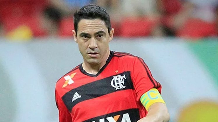 Chicão: campeão mundial pelo Corinthians, o zagueiro foi o xerife da zaga rubro-negra. Com a camisa do Flamengo, disputou quase 50 partidas e marcou três gols
