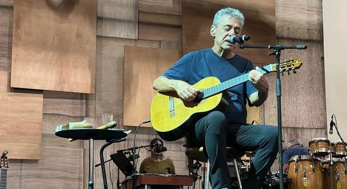 Chico Buarque disse estar 'sem condições emocionais' para se apresentar