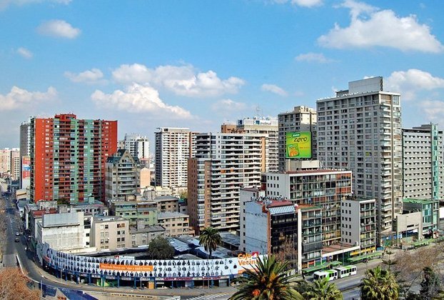 Chile - América do Sul- 18 milhões de habitantes em 757 mil km2.  Capital- Santiago 