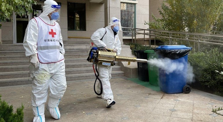 China confines a city of 4 million people to contain “Covid”