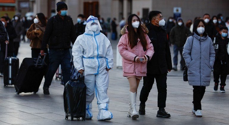 China libera estrangeiros de cumprirem quarentena em meio ao aumento de casos de Covid-19 no país