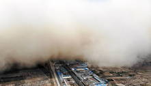 Tempestade de areia cobre cidade no noroeste da China 