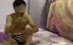 As imagens, amplamente divulgadas na redes chinesas, mostram um grupo de homens invadirem o cômodo onde o casal estava alojado