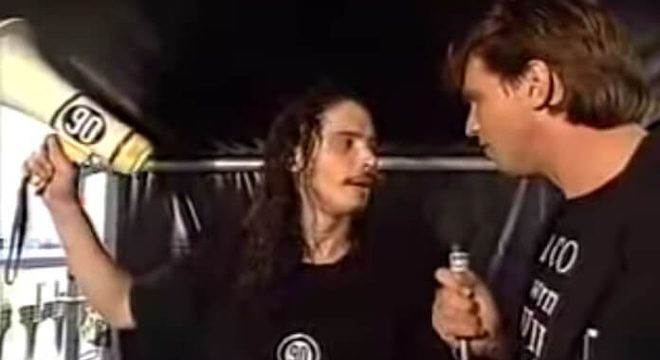 O dia em que Chris Cornell teve que lidar com um repórter sem noção