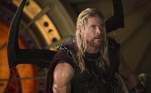 Chris HemsworthAté o Deus do Trovão se machuca! O ator Chris Hemsworth sofreu um acidente nas gravações de Thor: Amor e Trovão e feriu as costas. Segundo o programa E! News, o astro precisou tomar injeções de cortisona na coluna, mas sem necessidade de ficar internado