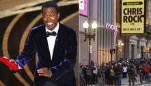 Chris Rock repreende fã que xingou Will Smith durante show após polêmico tapa no Oscar 2022