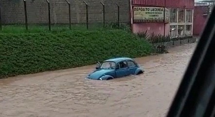 Ruas ficaram alagadas na região de Ouro Preto