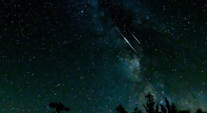 O pico da chuva de meteoros ocorrerá entre 2h e 4h da manhã