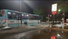 Chuva trava o trânsito e causa alagamentos no Distrito Federal 